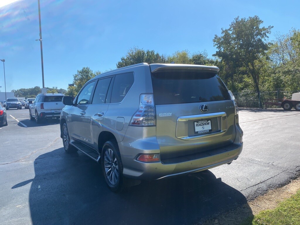 2022 Lexus GX 460 Luxury photo 3