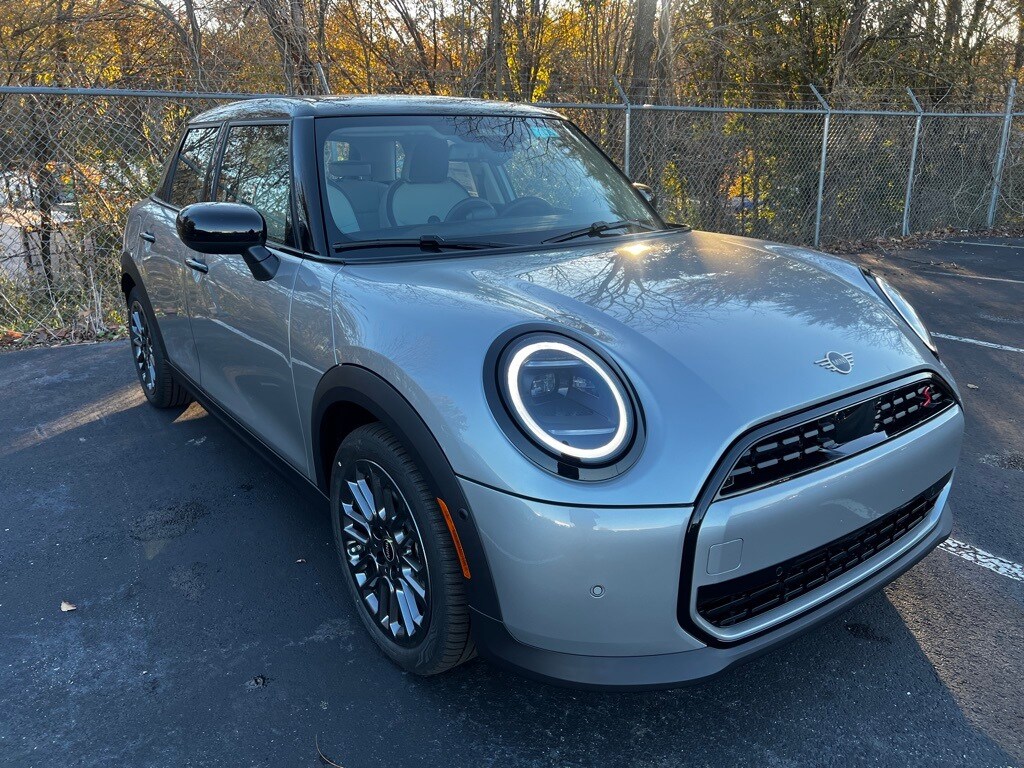 2025 Mini Cooper 4 Door Hardtop S photo 3