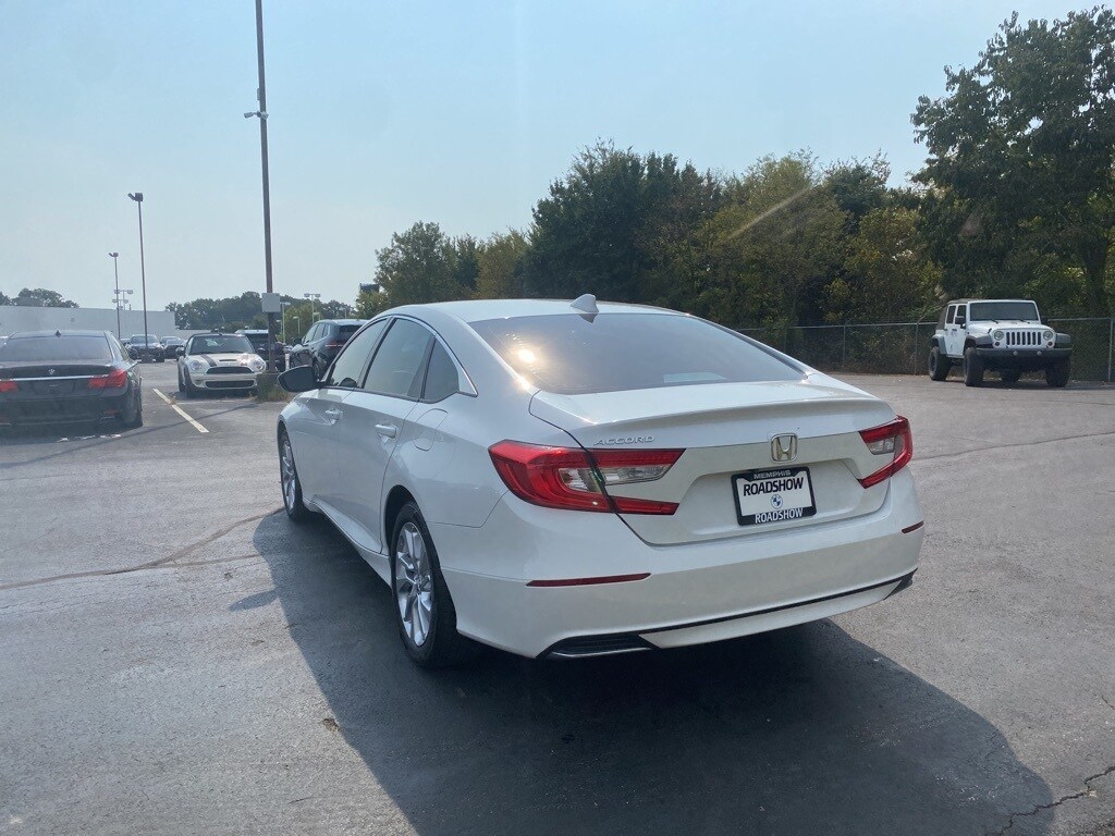 2019 Honda Accord LX photo 3