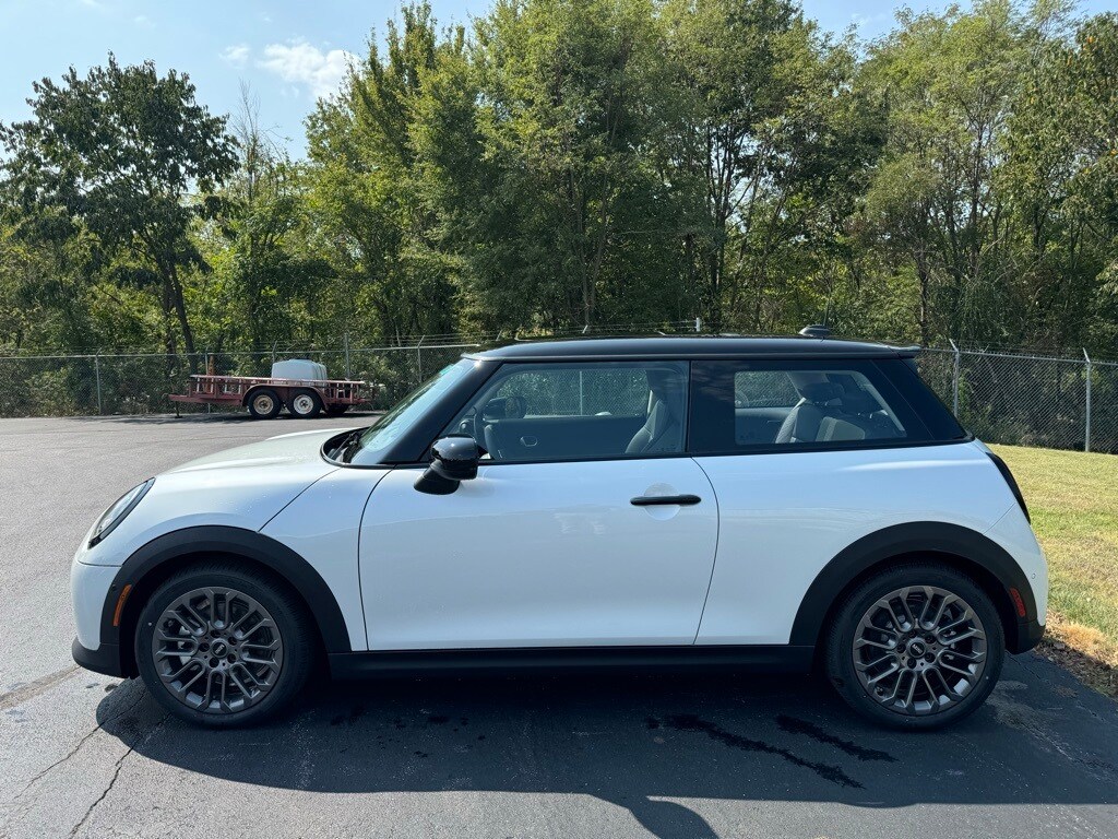 2025 Mini Cooper 2 Door Hardtop S photo 2