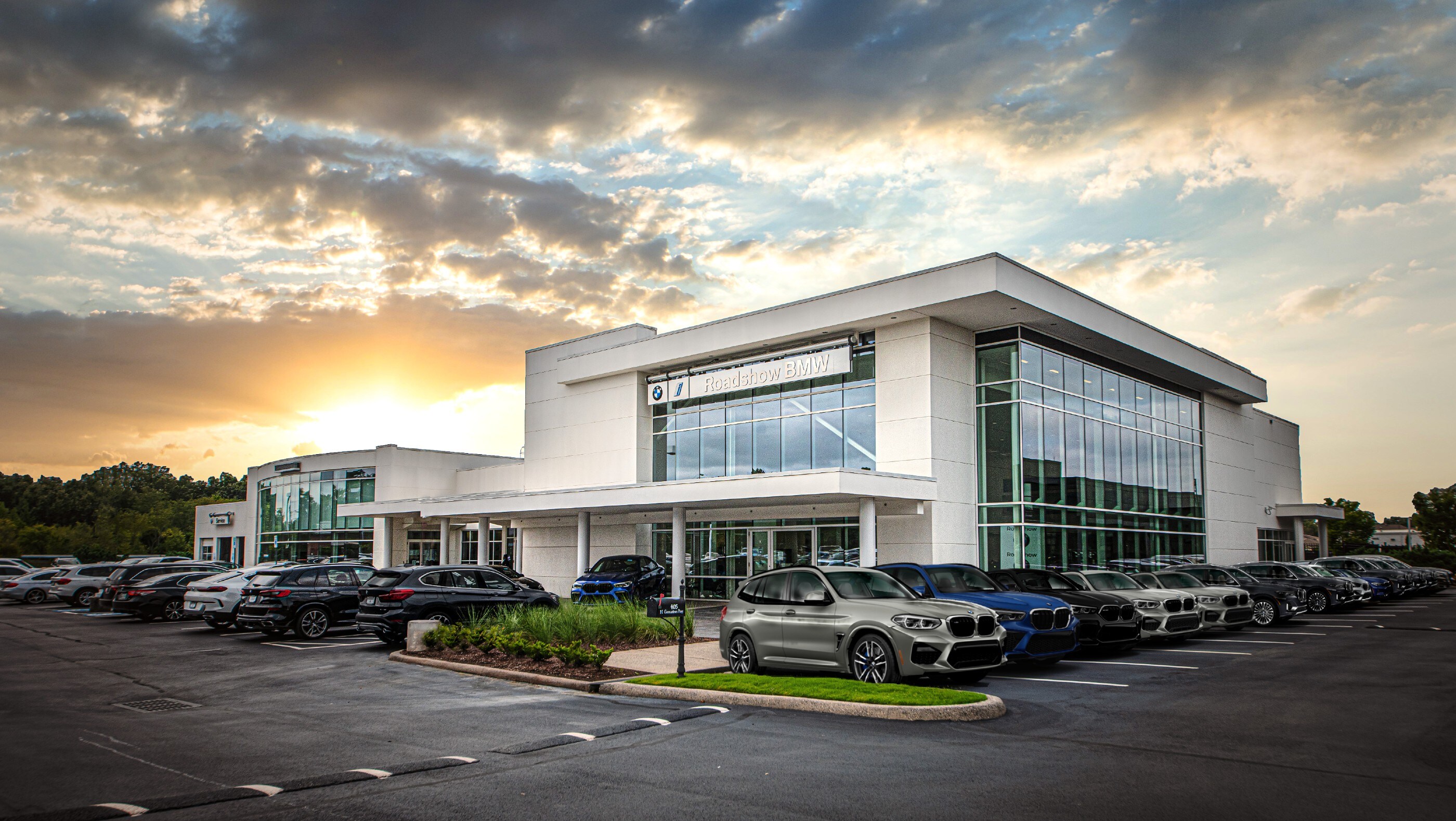 Roadshow BMW | New & Used BMW Sales | BMW Service in Memphis, TN
