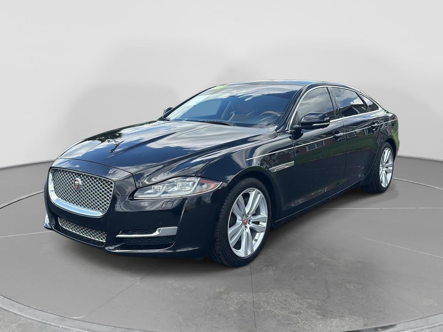 2018 Jaguar XJ XJL Portfolio's photo