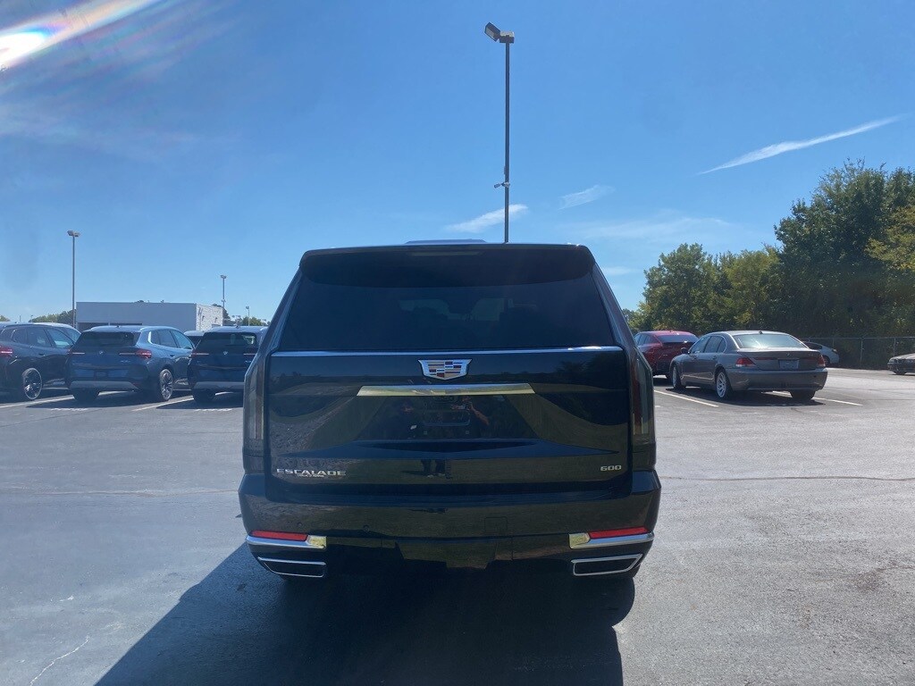 2025 Cadillac Escalade Premium Luxury Platinum photo 4