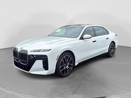 2023 BMW 740i Sedan