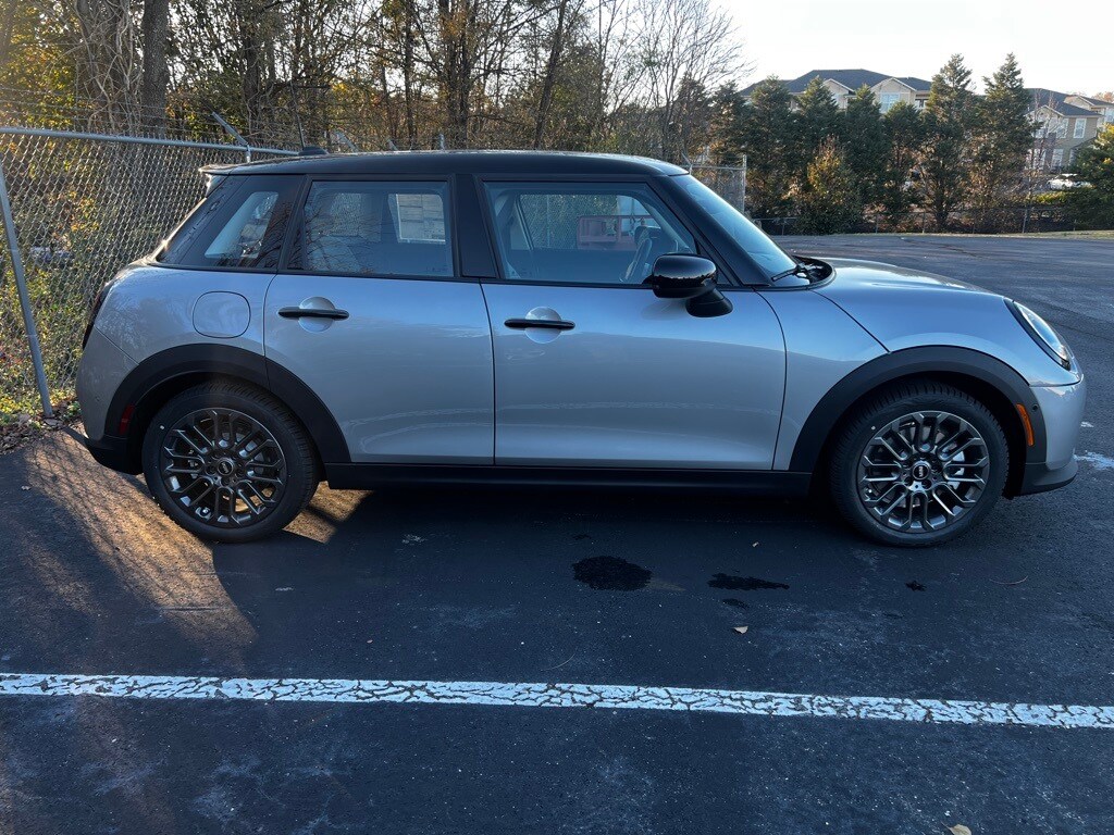 2025 Mini Cooper 4 Door Hardtop S photo 4