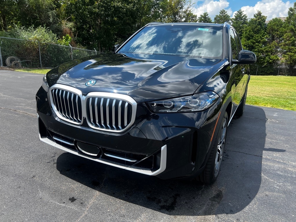 2026 BMW X5 50e's photo