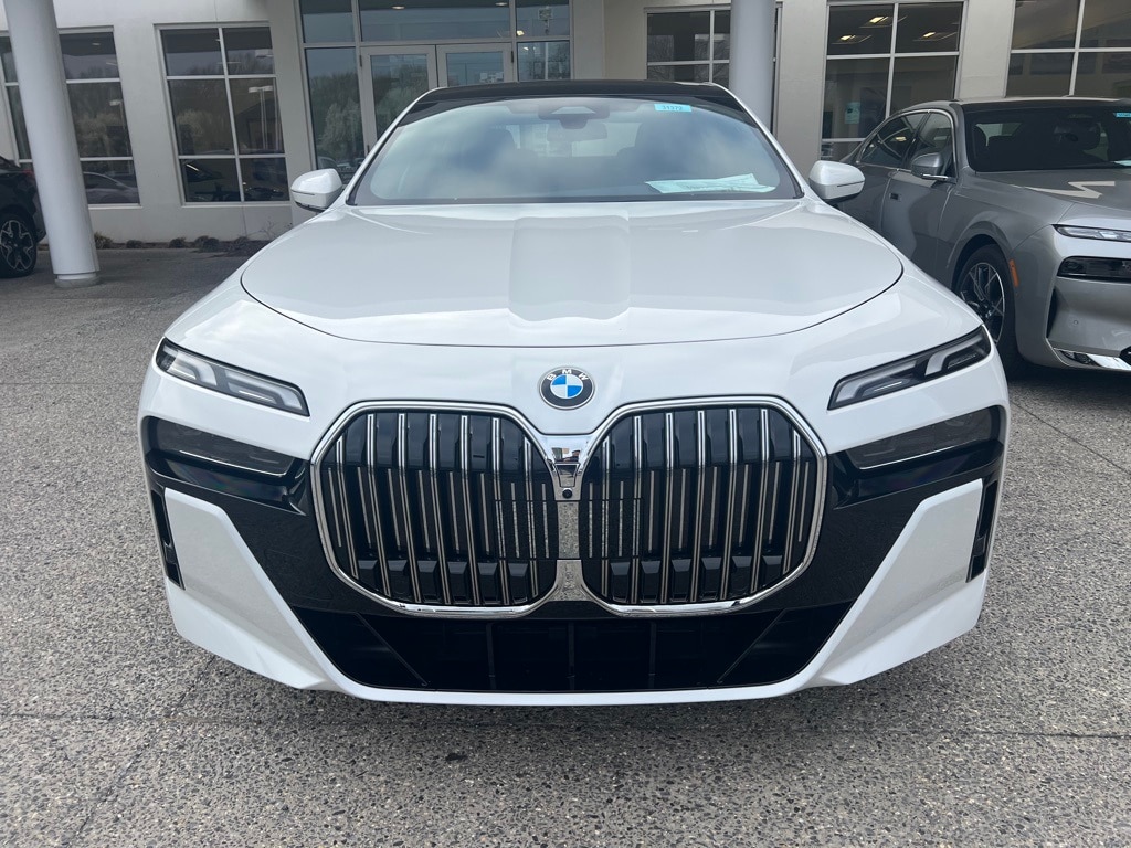 New 2024 BMW 760i For Sale at Roadshow BMW VIN WBA33EJ03RCR66691