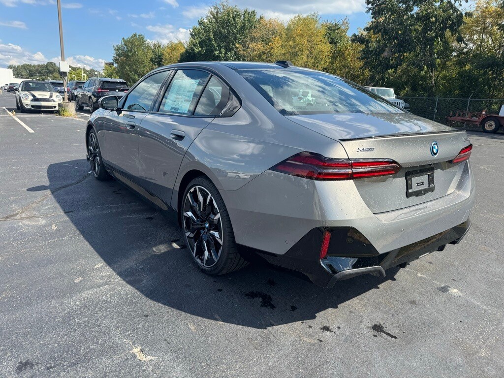 2026 Bmw 550e xDrive photo 3