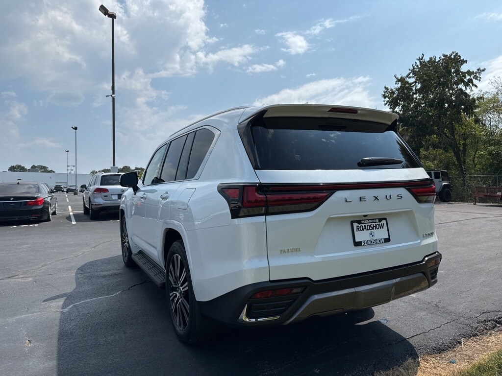 2024 Lexus LX 600 Luxury photo 2