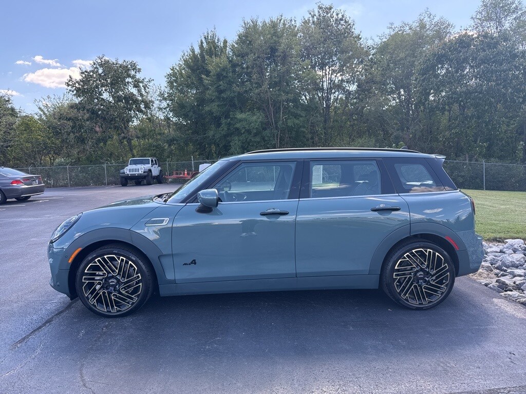 2023 Mini Clubman Base S ALL4 photo 2