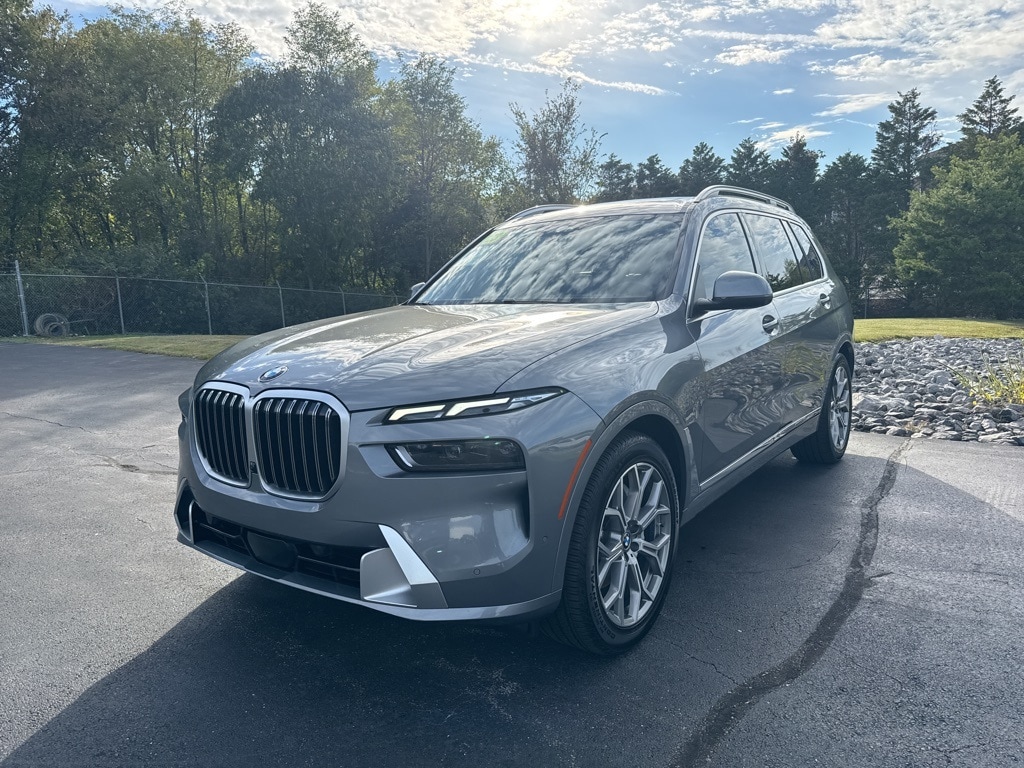2023 BMW X7 40i's photo