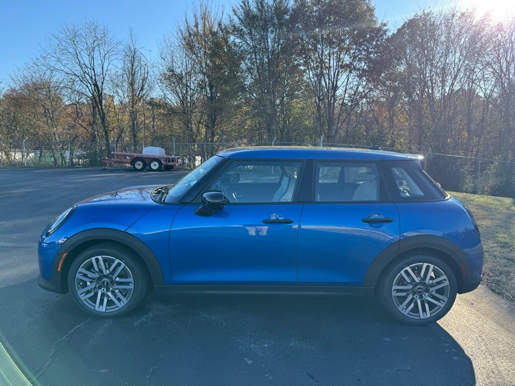 2025 Mini Cooper 4 Door Hardtop S photo 2