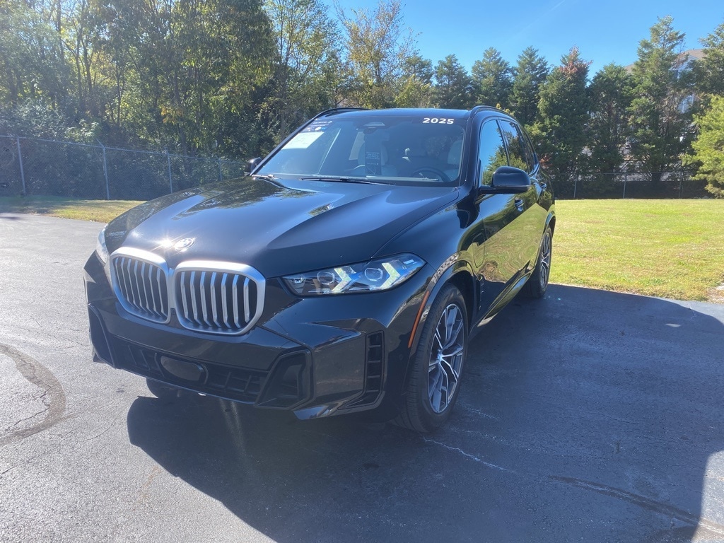 2025 BMW X5 50e's photo