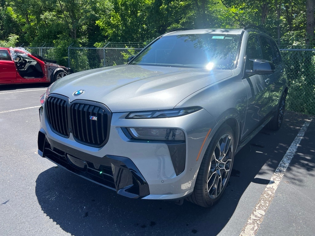 2025 BMW X7 M60i's photo