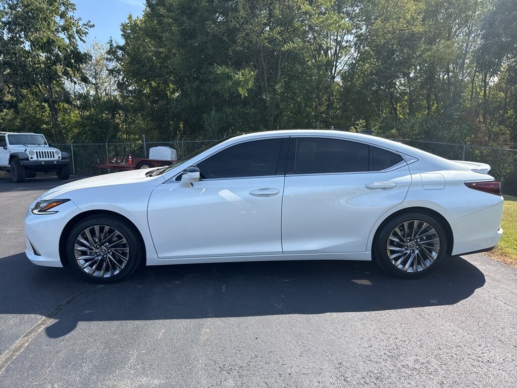 2025 Lexus ES 350 Ultra Luxury photo 2