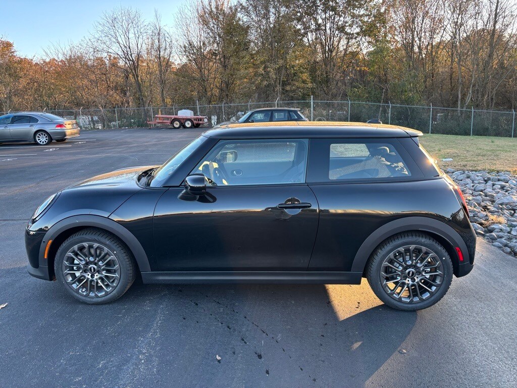 2025 Mini Cooper 2 Door Hardtop photo 2