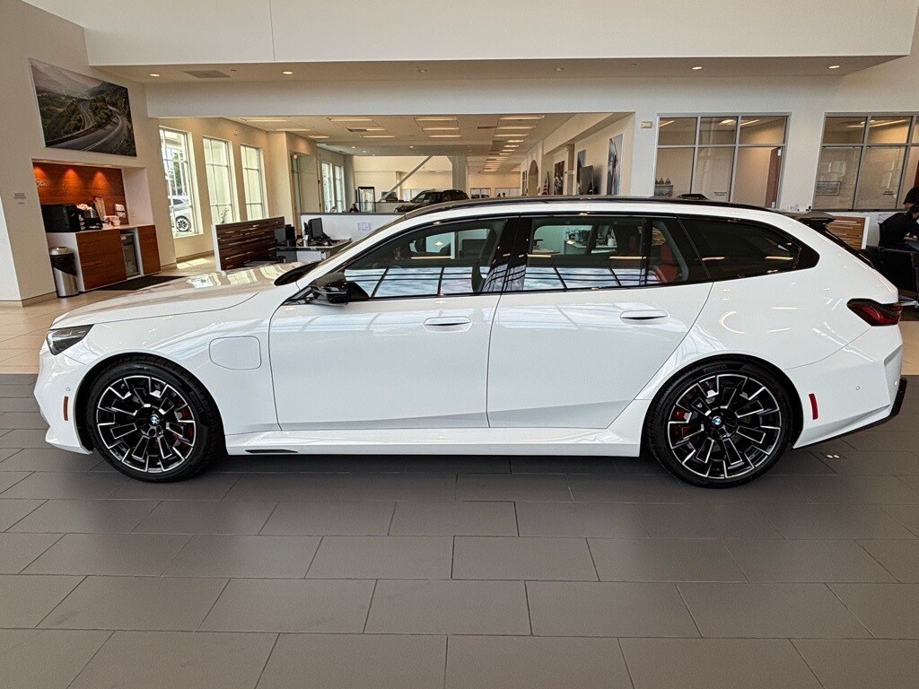 2026 Bmw M5 5 Touring photo 2