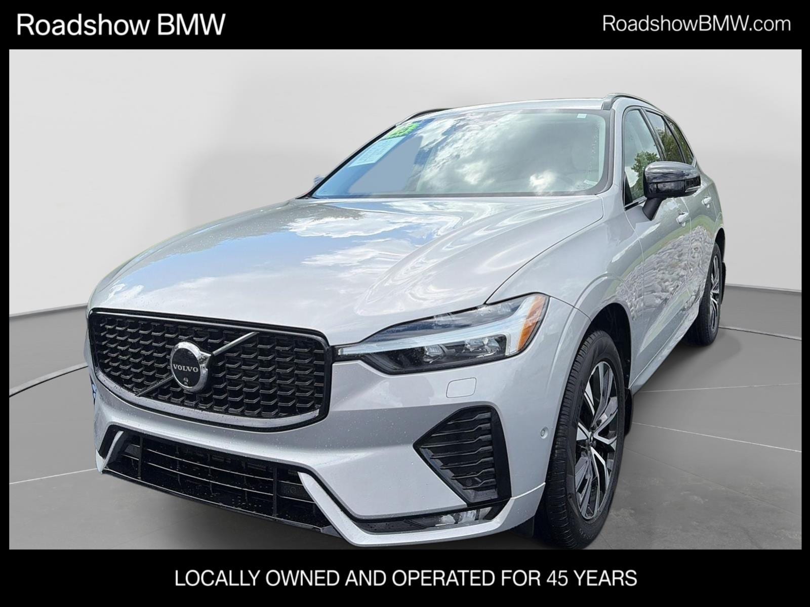 2025 Volvo XC60 B5 Plus Dark AWD's photo