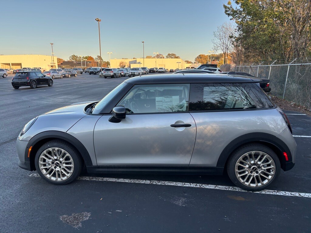 2025 Mini Cooper 2 Door Hardtop photo 2