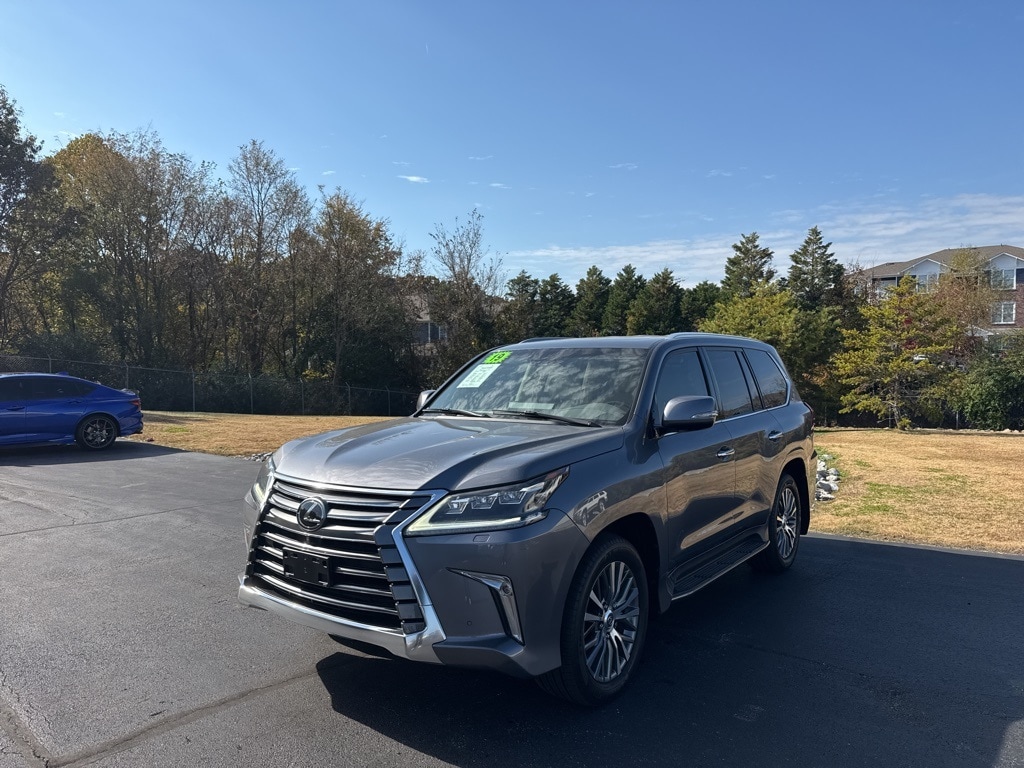 2019 Lexus LX 570's photo