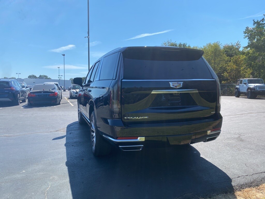 2025 Cadillac Escalade Premium Luxury Platinum photo 3
