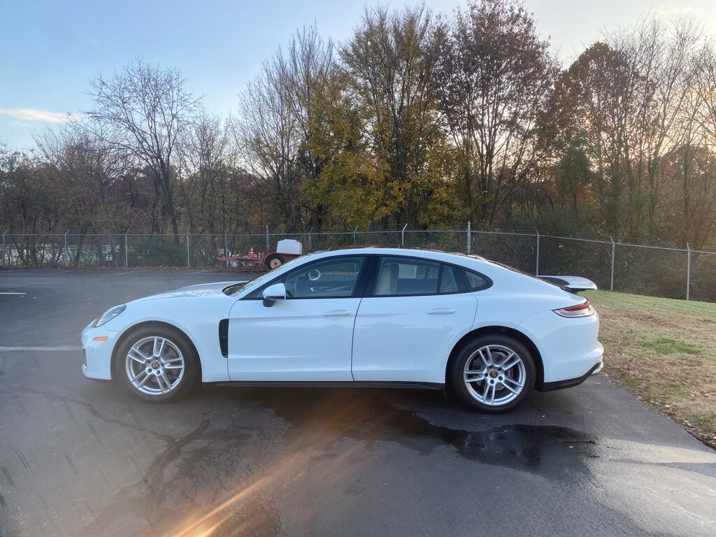 2022 Porsche Panamera 4 photo 2