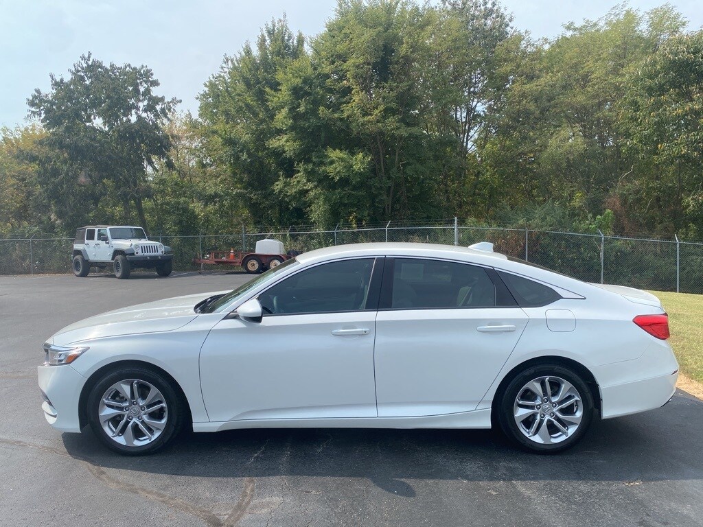 2019 Honda Accord LX photo 2