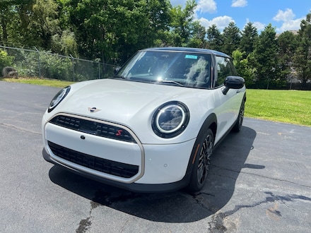 2025 MINI Hardtop 2 Door Iconic Hatchback