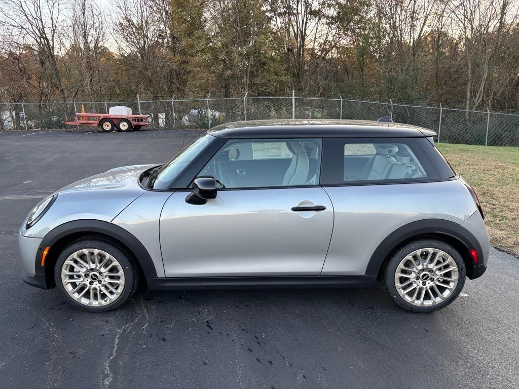 New 2025 MINI Hardtop 2 Door Signature Plus Hatchback