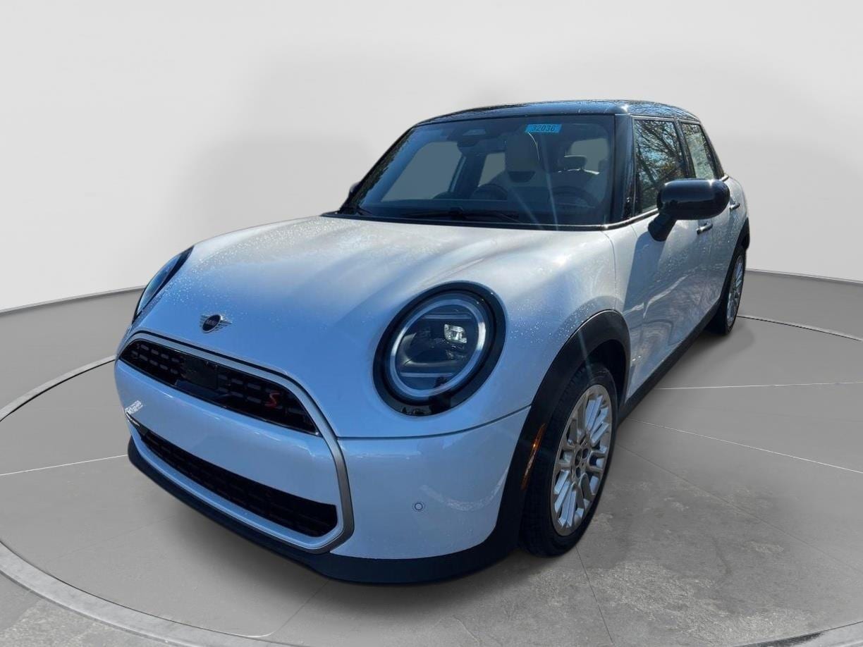 2025 MINI Hardtop Cooper S Signature's photo