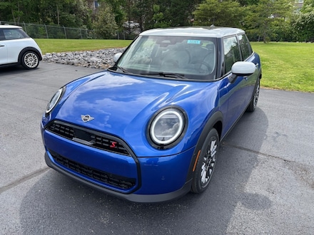 2025 MINI Hardtop 4 Door Signature Plus Hatchback