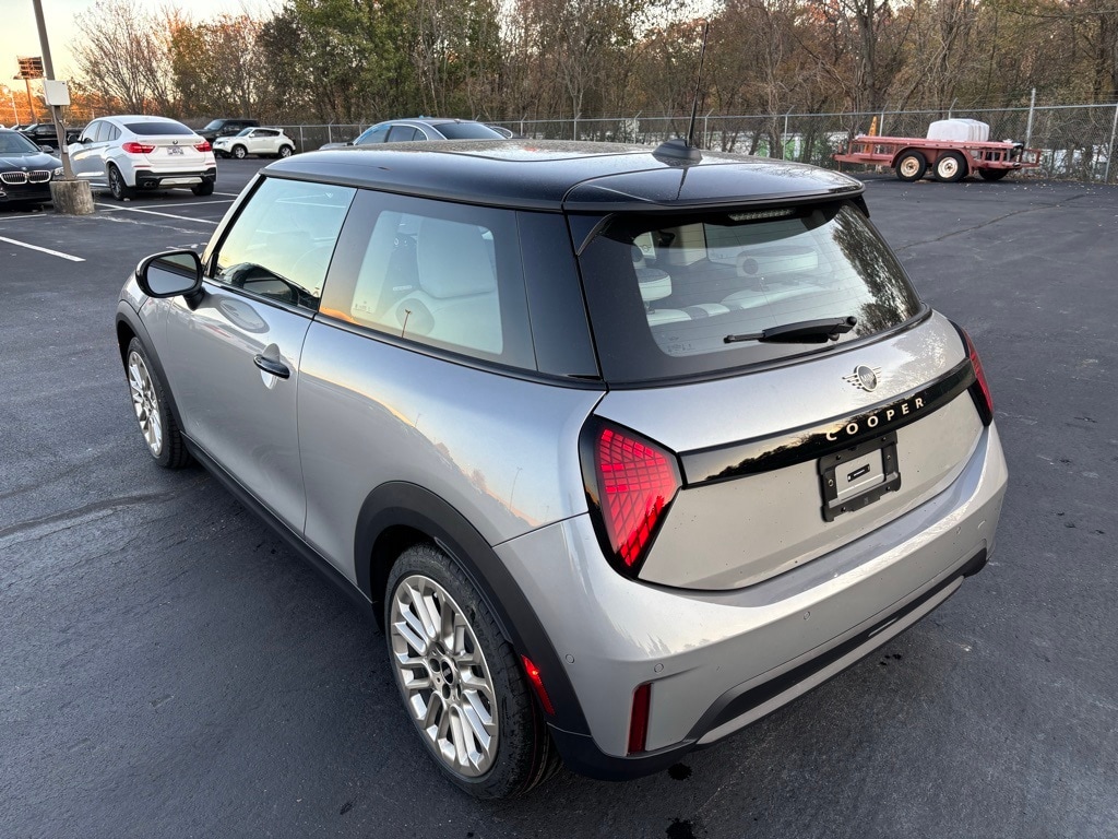 New 2025 MINI Hardtop 2 Door Signature Plus Hatchback