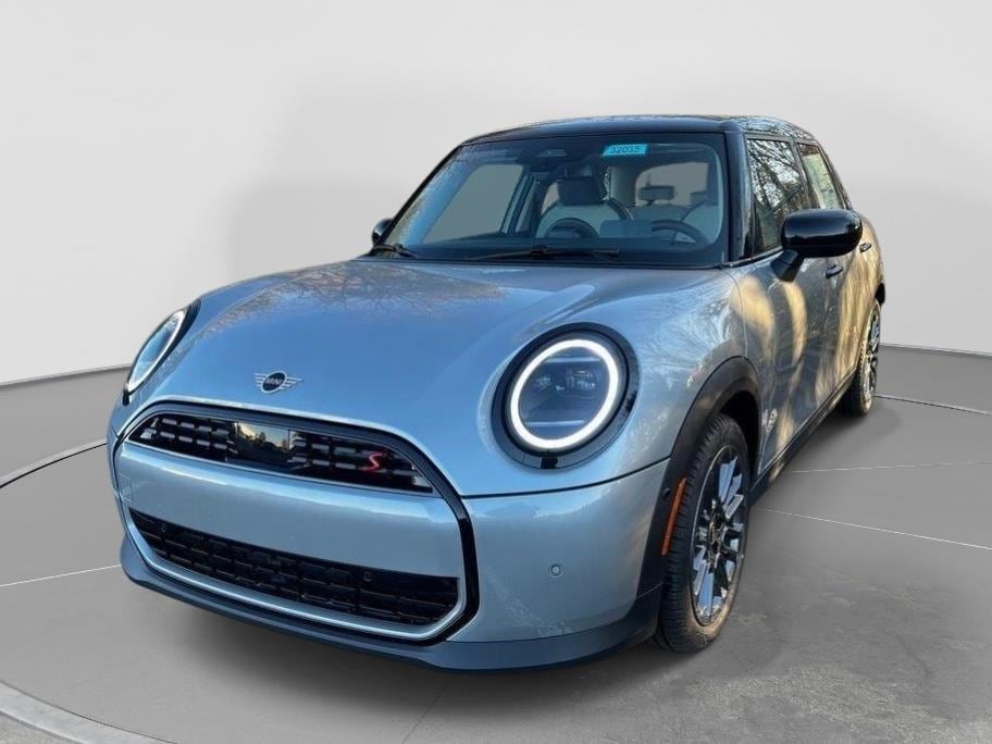 2025 MINI Hardtop Cooper S Signature's photo