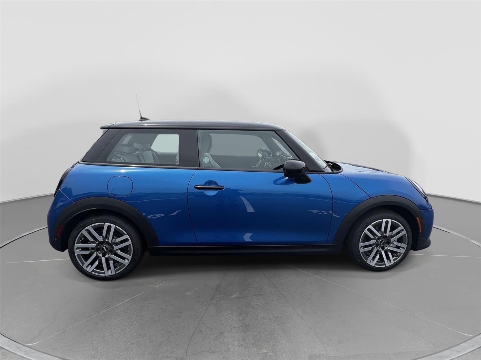 2026 MINI Hardtop 2 Door - Photo 4