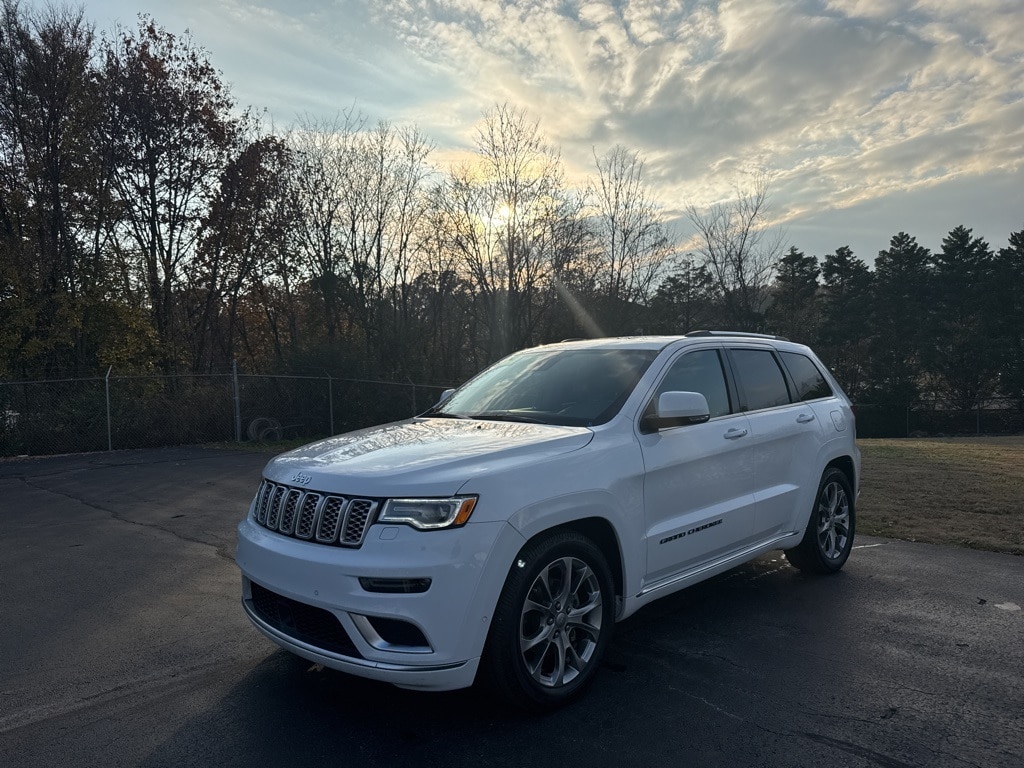 2019 Jeep Grand Cherokee Summit's photo