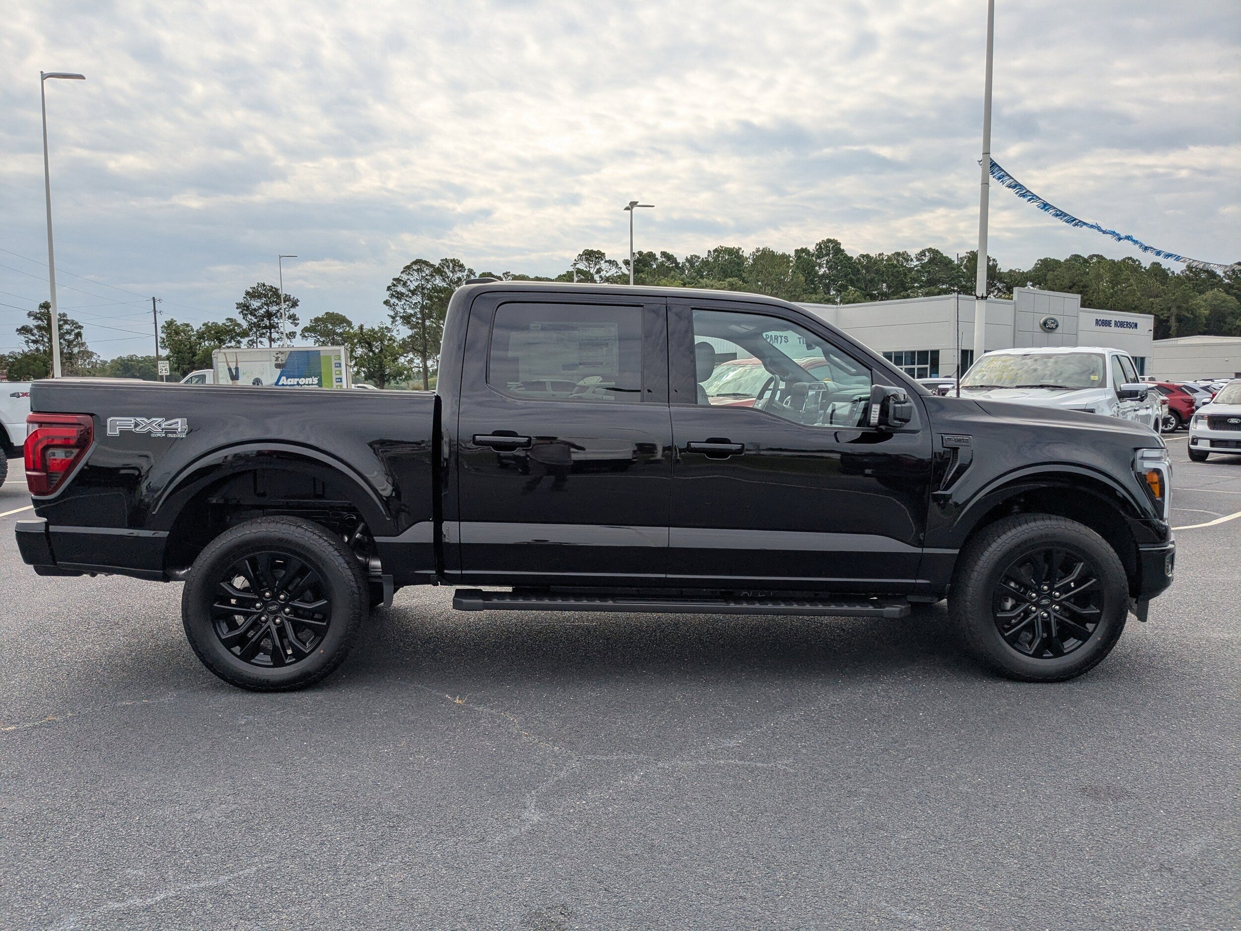 2025 Ford F-150 Lariat photo 3