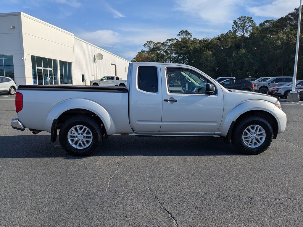 2017 Nissan Frontier SV photo 2