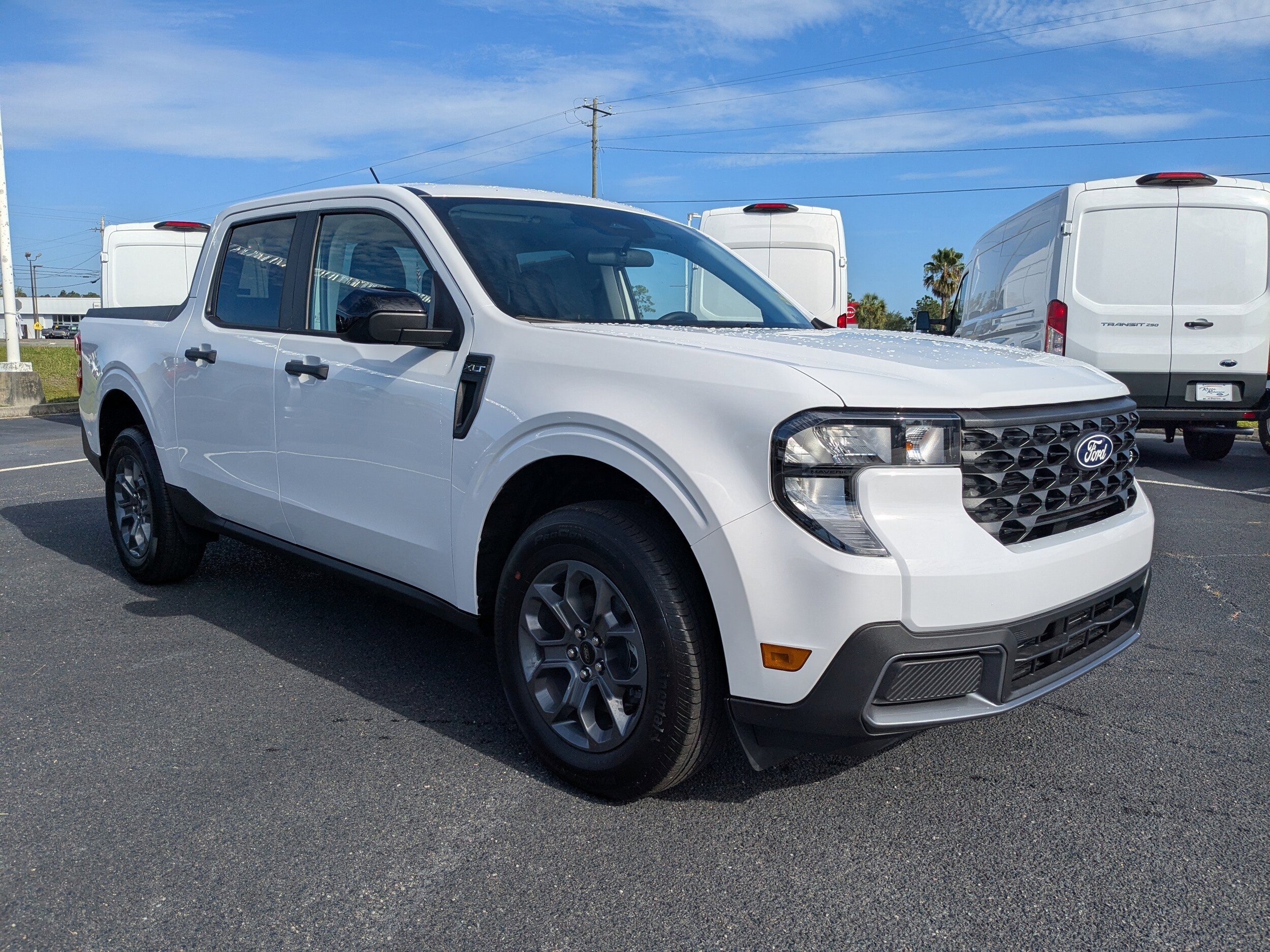 2025 Ford Maverick XLT photo 2