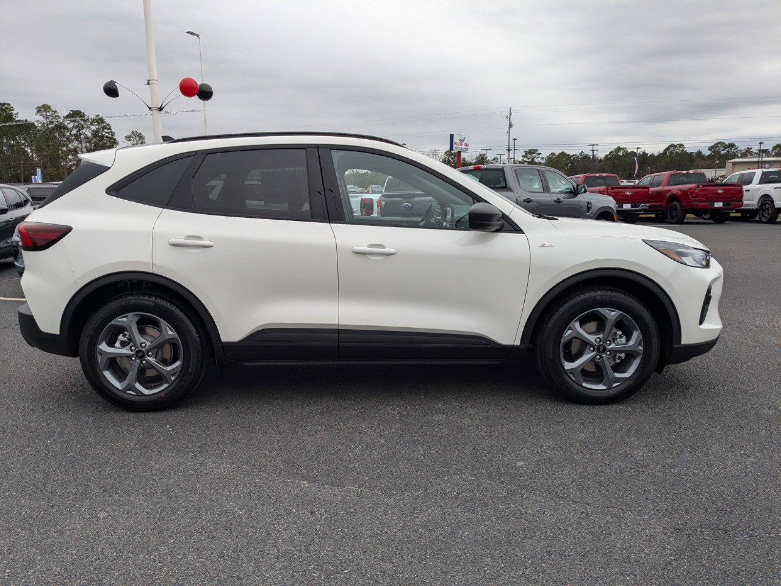2025 Ford Escape ST-Line photo 3