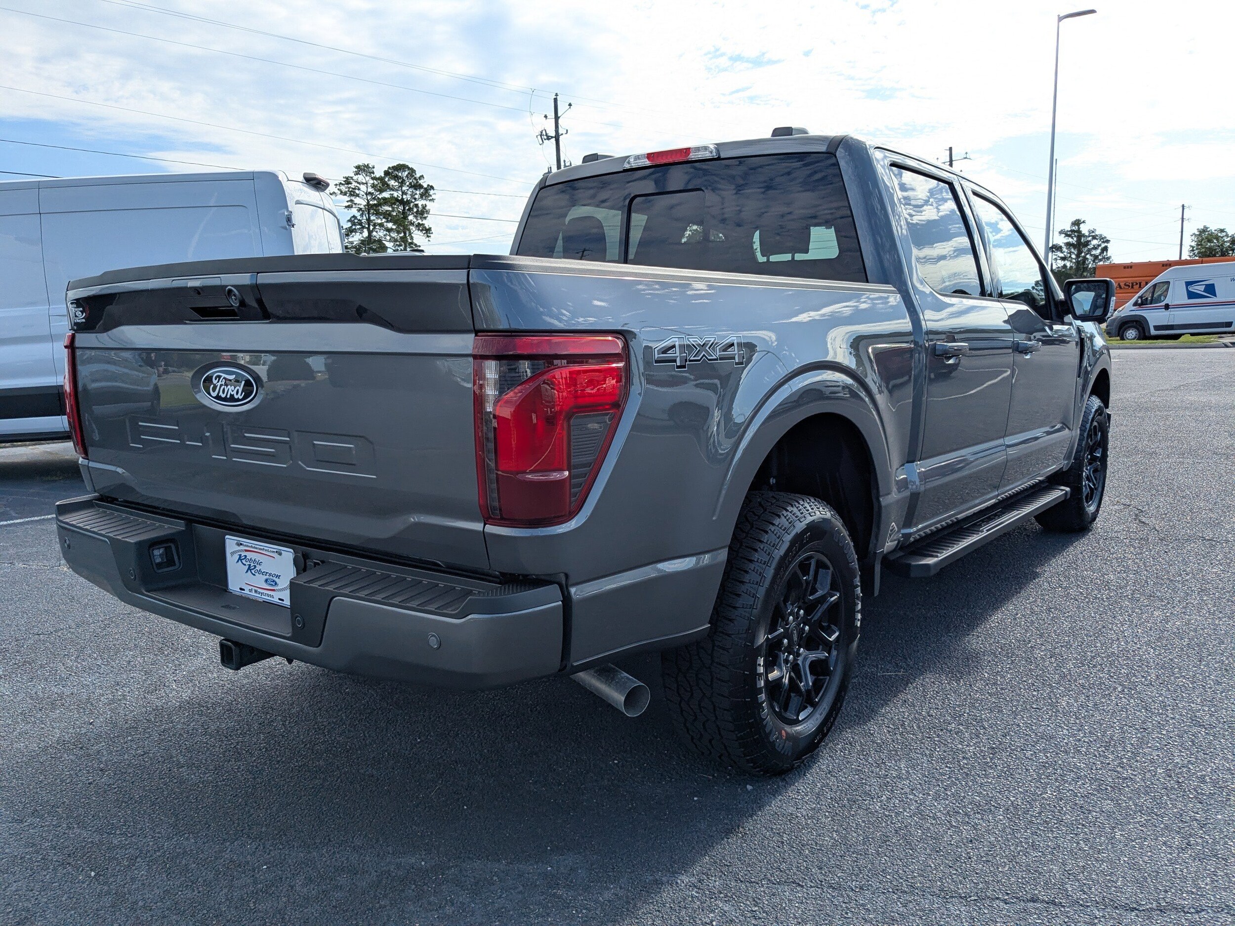 2025 Ford F-150 XLT photo 4