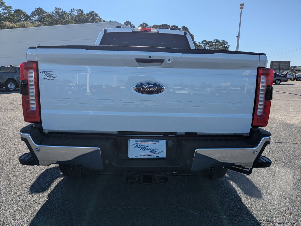 Used 2024 Ford Super Duty F-250 SRW LARIAT Truck Crew Cab