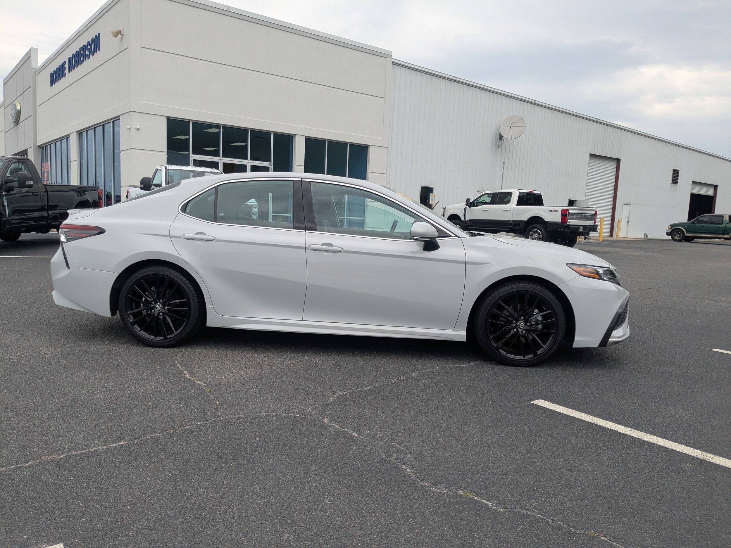 2023 Toyota Camry XSE photo 3