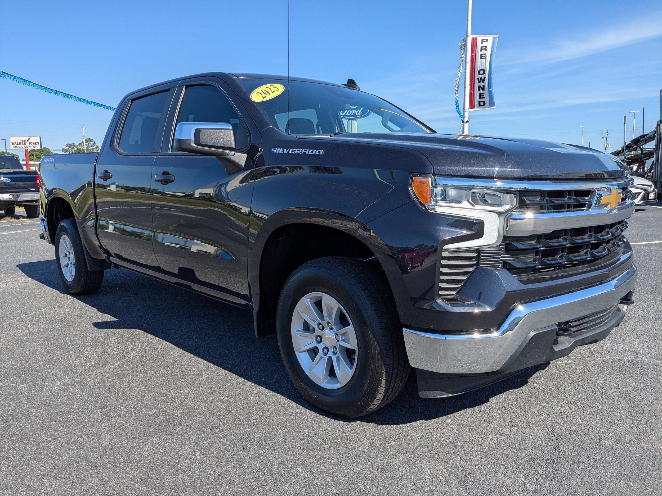 Used 2023 Chevrolet Silverado 1500 LT with VIN 2GCUDDED6P1142621 for sale in Waycross, GA