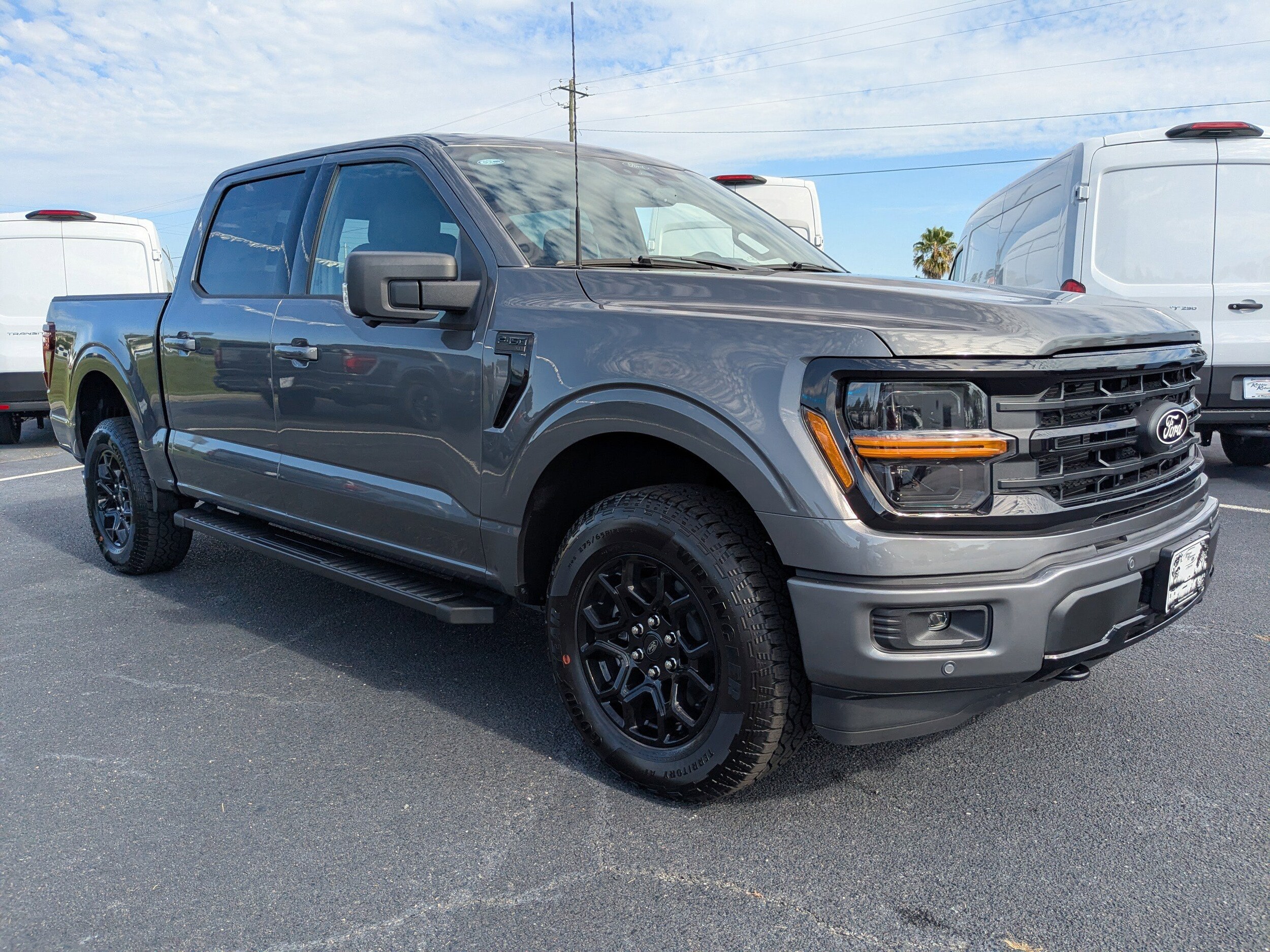 2025 Ford F-150 XLT photo 2