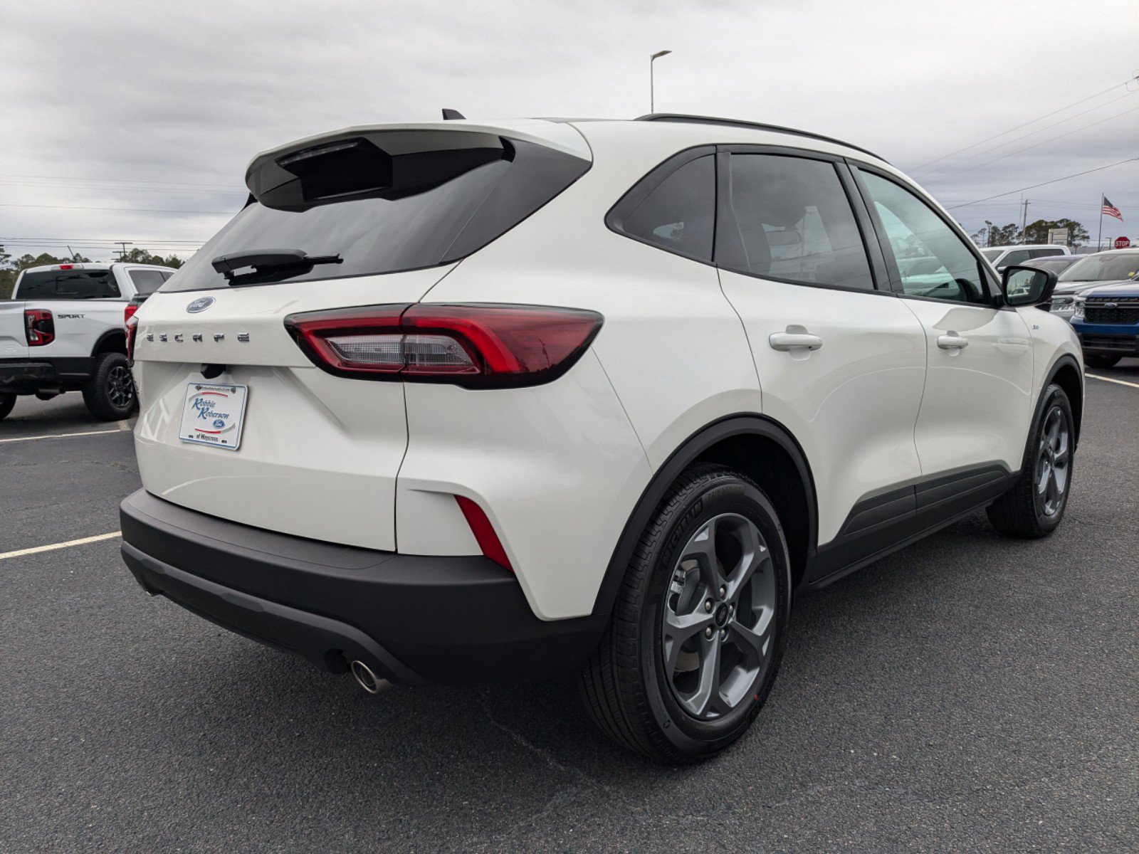 2025 Ford Escape ST-Line photo 4