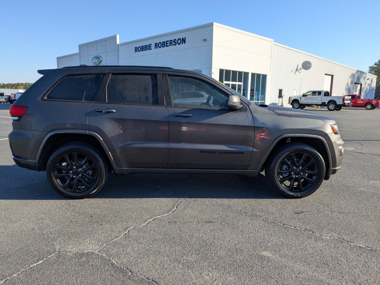 2020 Jeep Grand Cherokee Altitude photo 3