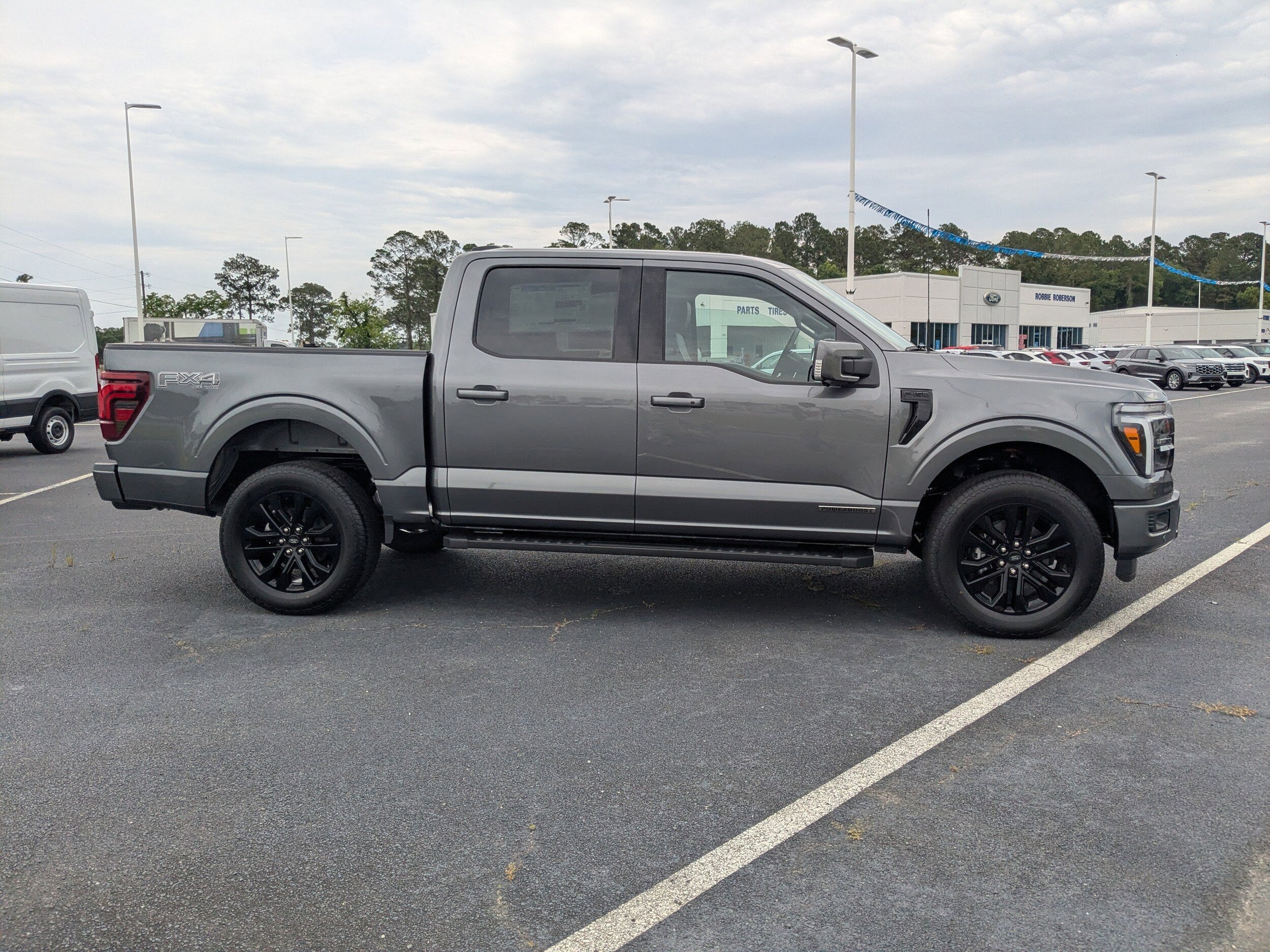 2025 Ford F-150 Lariat photo 3