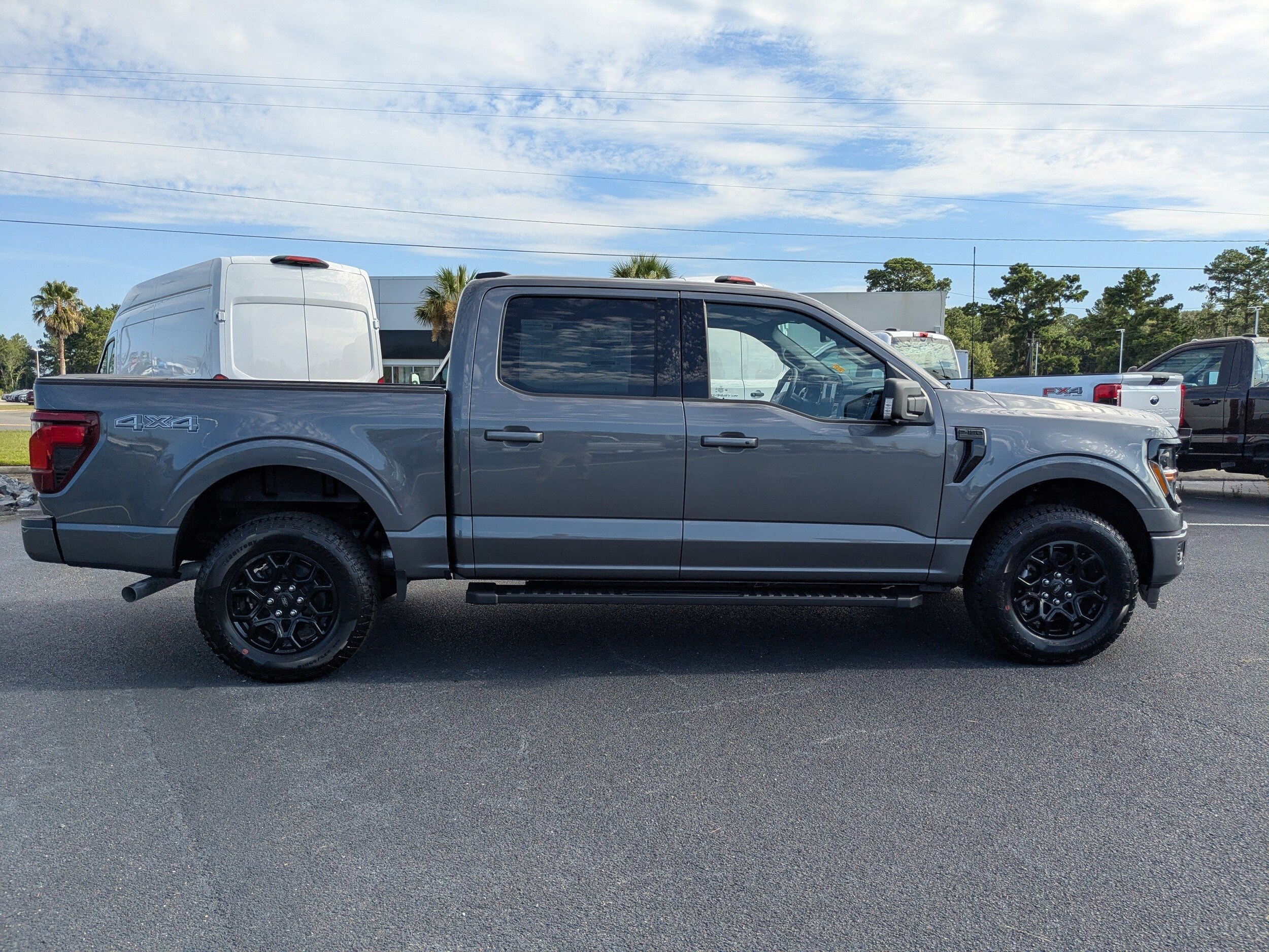 2025 Ford F-150 XLT photo 3