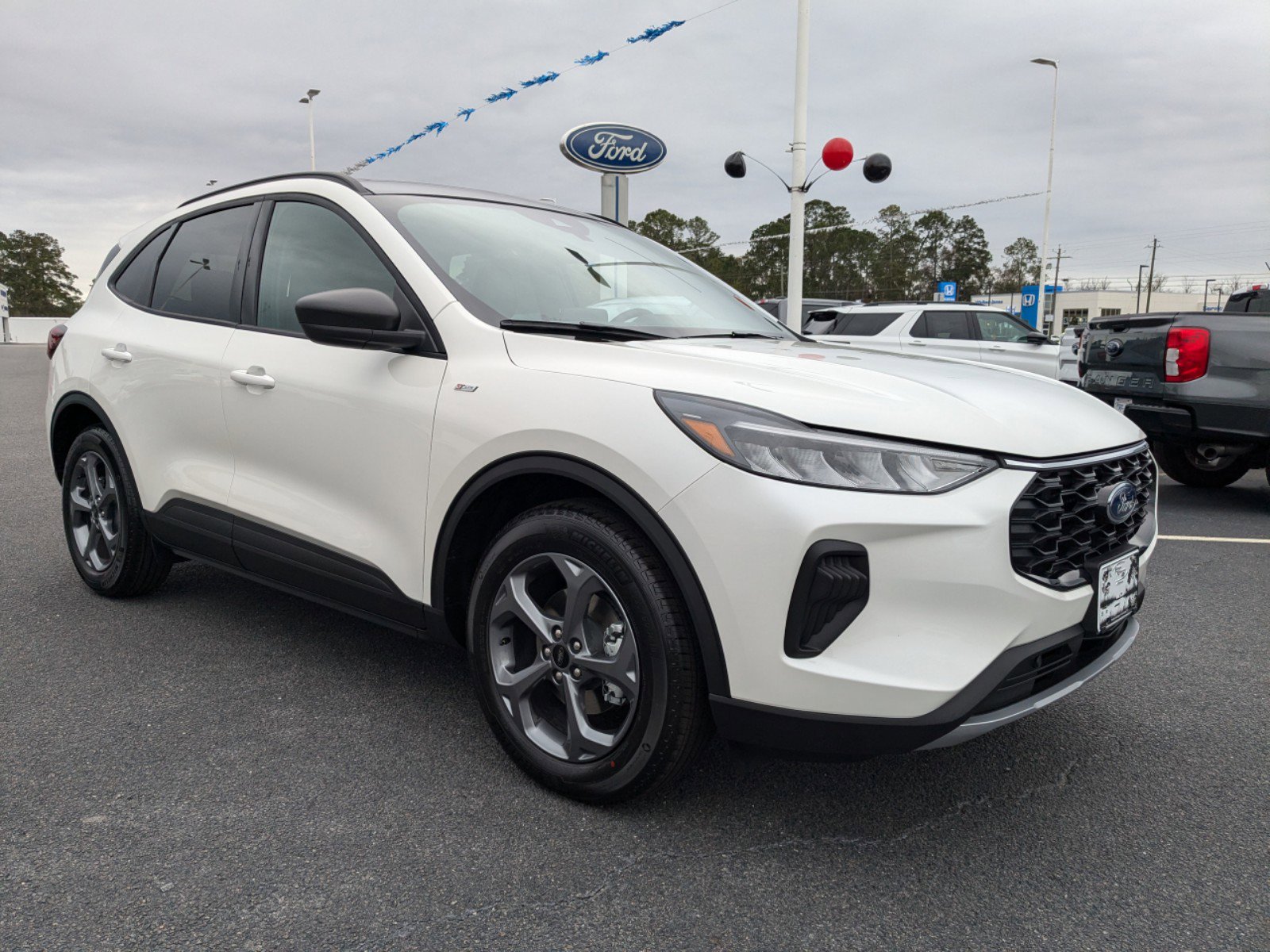 2025 Ford Escape ST-Line photo 2