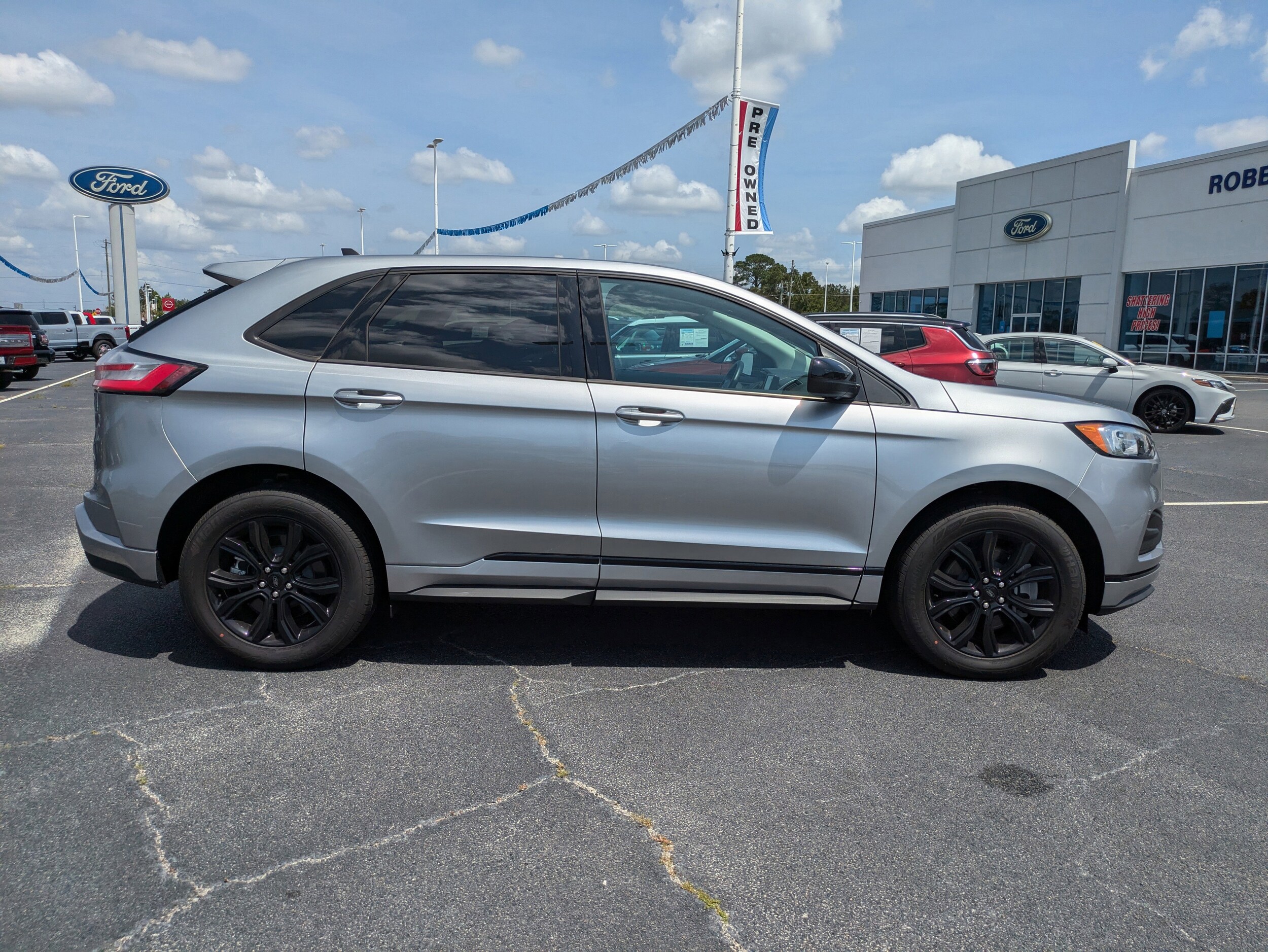 2024 Ford Edge SE photo 3